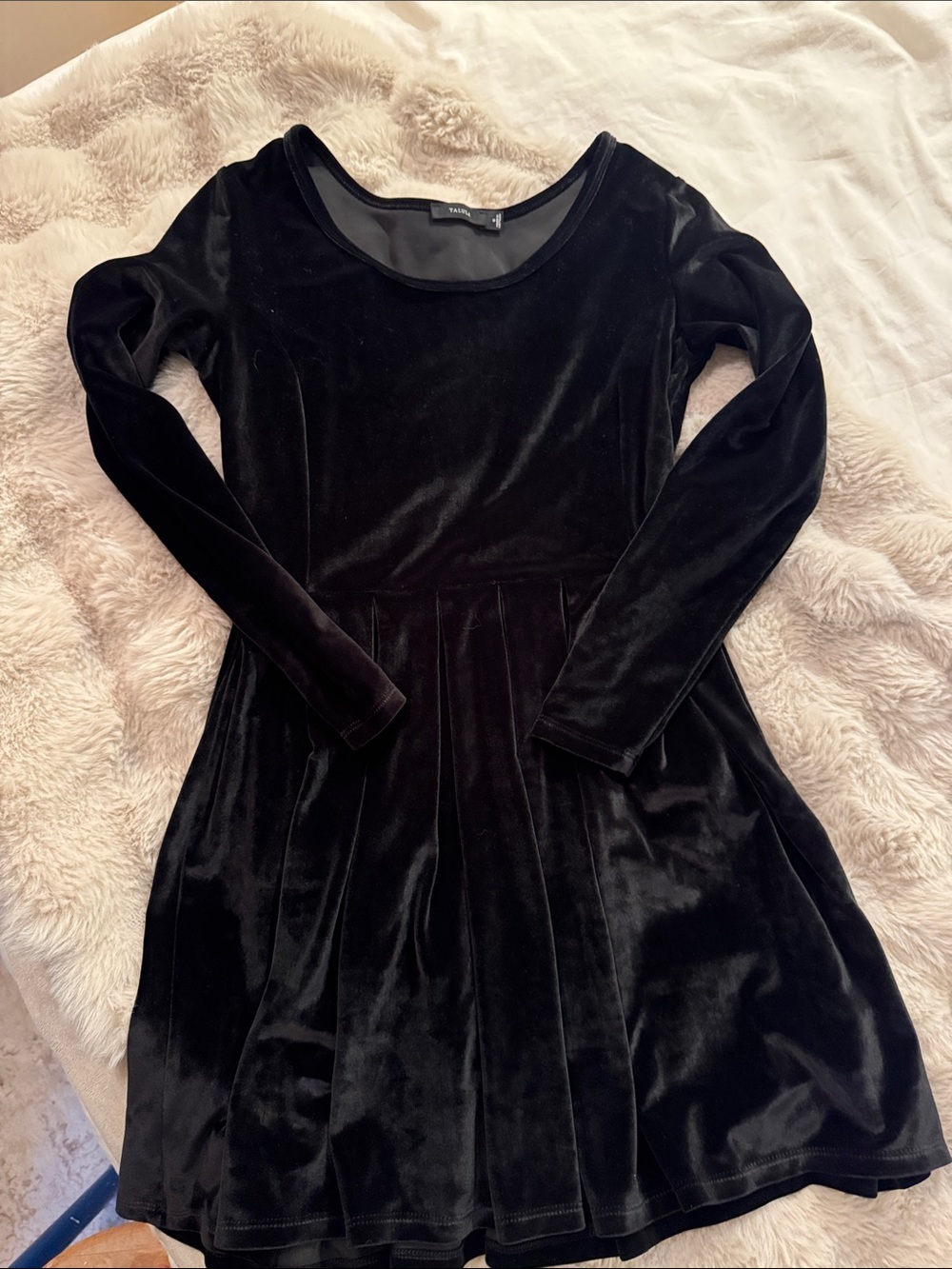Aritzia Black Velvet Long Sleeve Dress